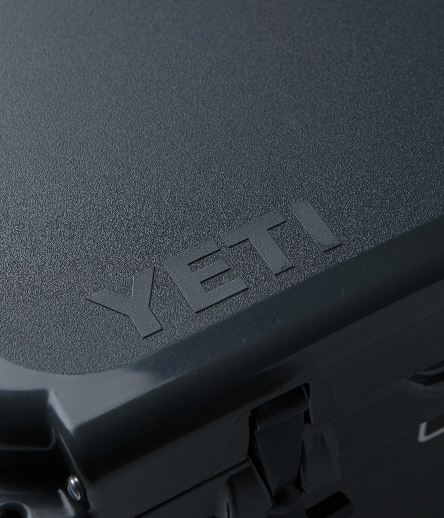 Yeti Tundra 35 Hard Cooler - Charcoal 4 Yeti Tundra 35 Hard Cooler - Charcoal - Image 4